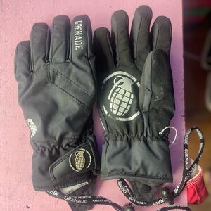 Grenade Black Winter Gloves winter snowboard